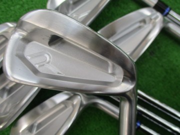 シャフトは軽量モデル装着